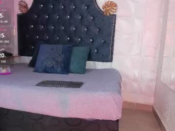 chloe_moon01
