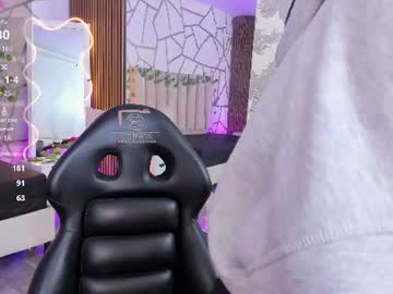 cloee_tay1