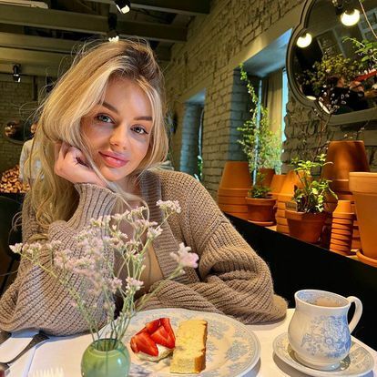 Sitting Across The Table NN mh — 16