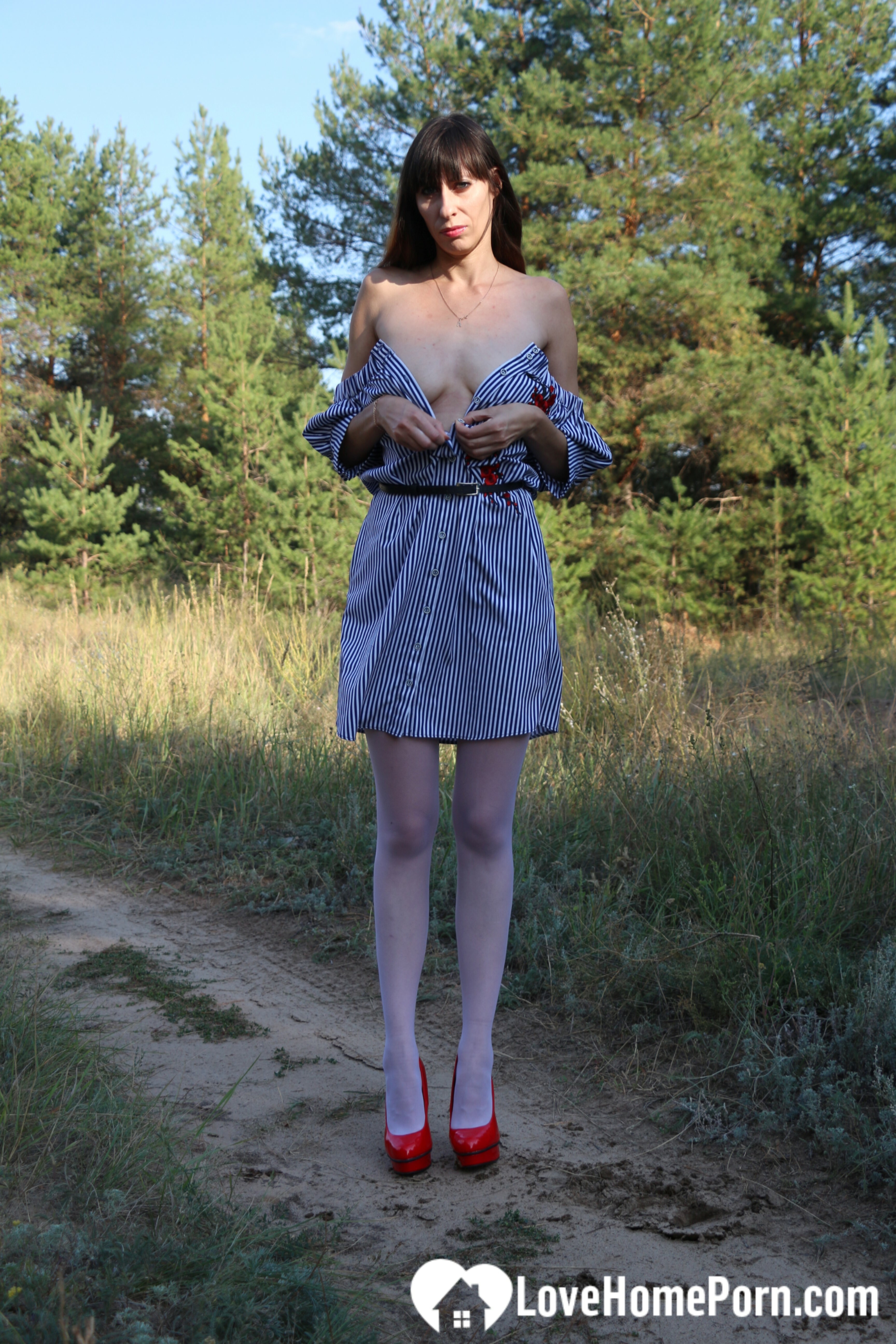 Amateur mom in stockings fools around in dirt — 55
