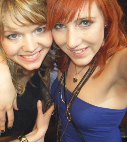 British UK girls showing sexy shaven armpits — 57